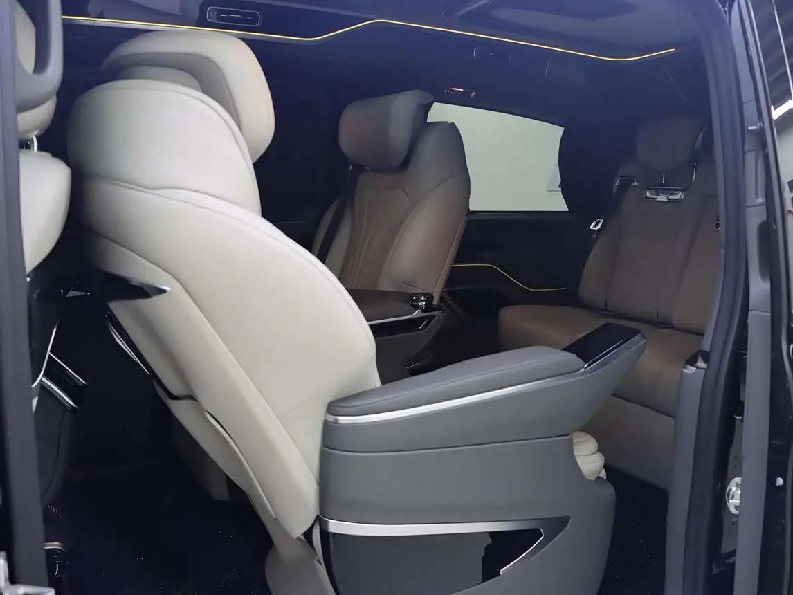 Mercedes-Benz V-Class 2025 — Şəkil 18/20