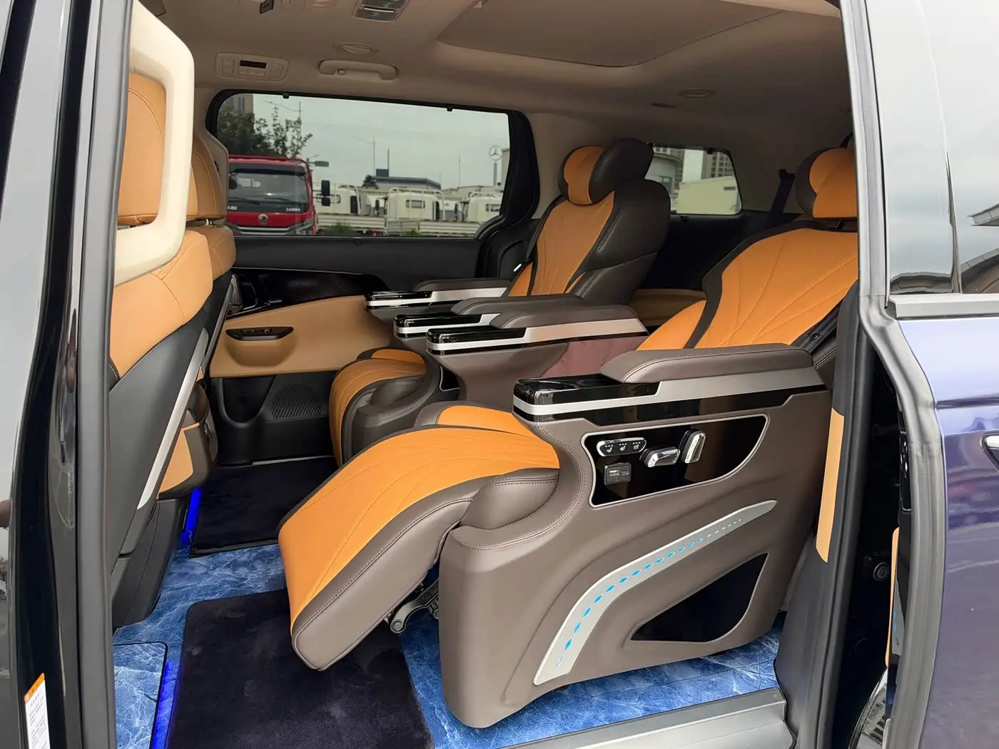 Kia Carnival 2022 — Photo 15/18