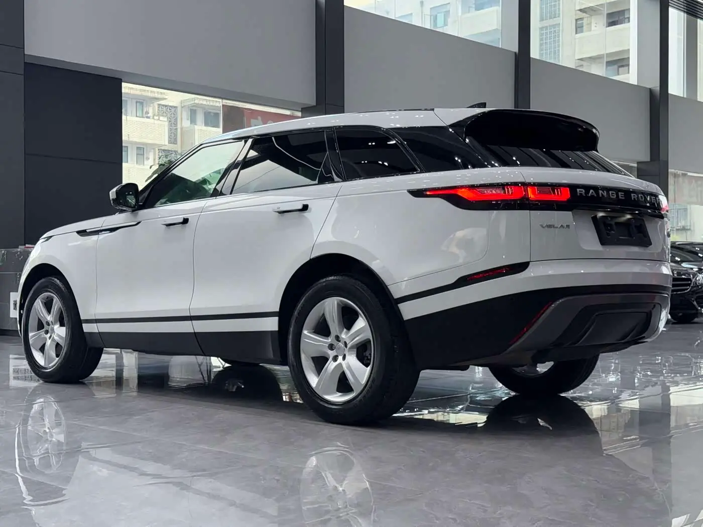 Land Rover Range Rover Velar 2021 — Photo 9/9