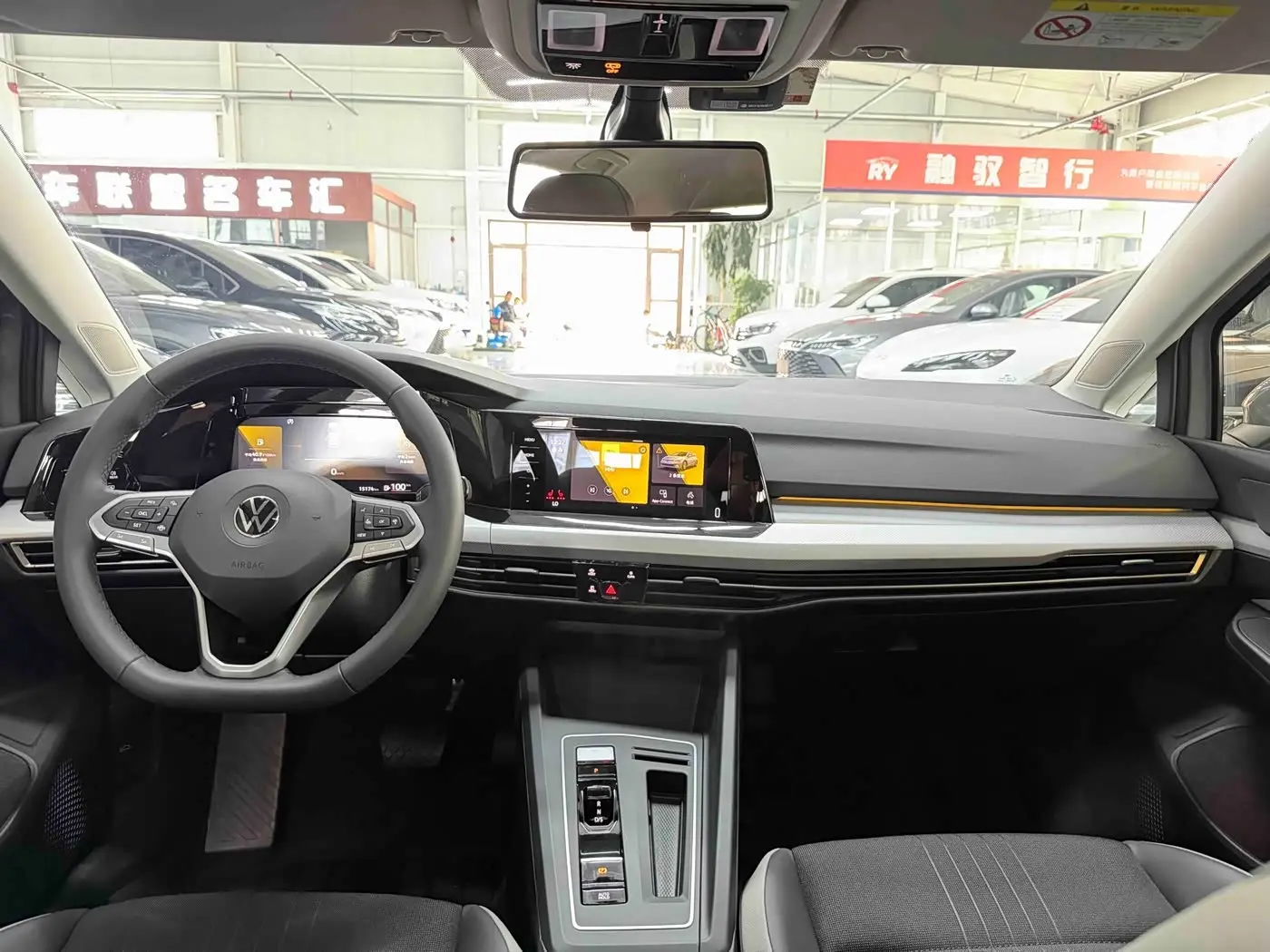 Volkswagen Golf 2023 — Photo 14/20