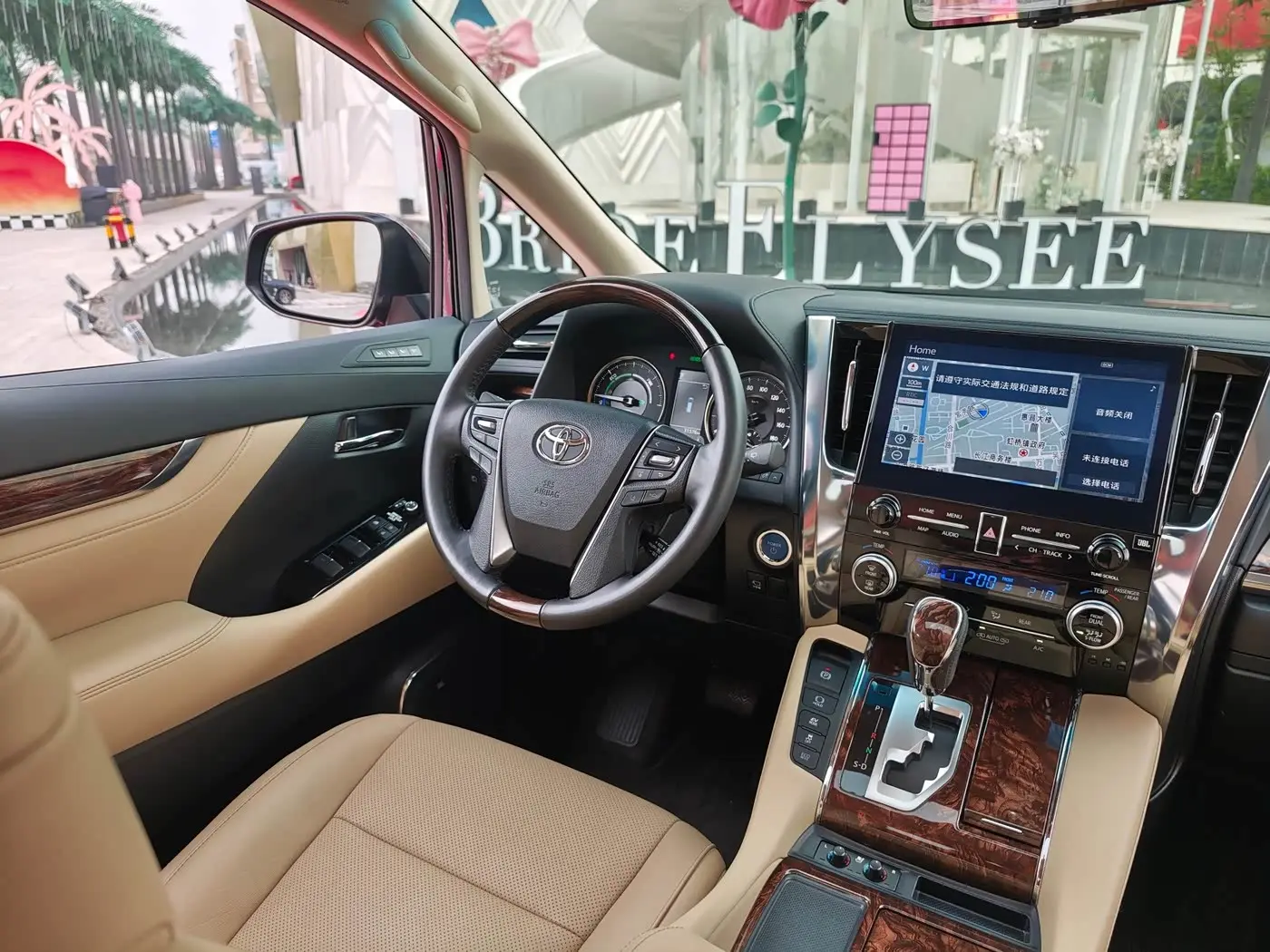 Toyota Alphard 2023 — Photo 19/20