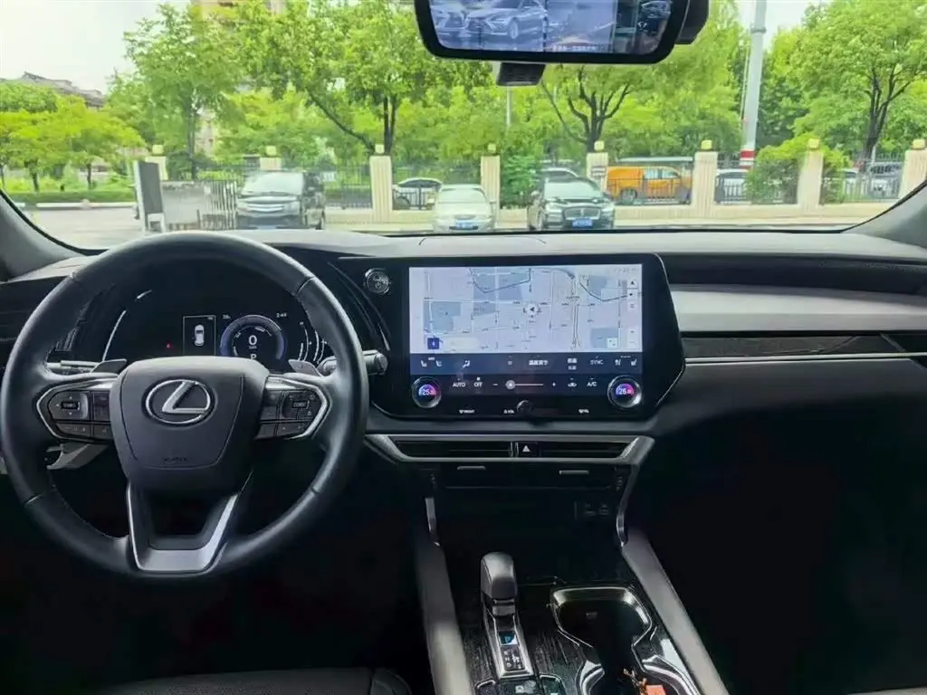 Lexus RX 2024 — Photo 5/9
