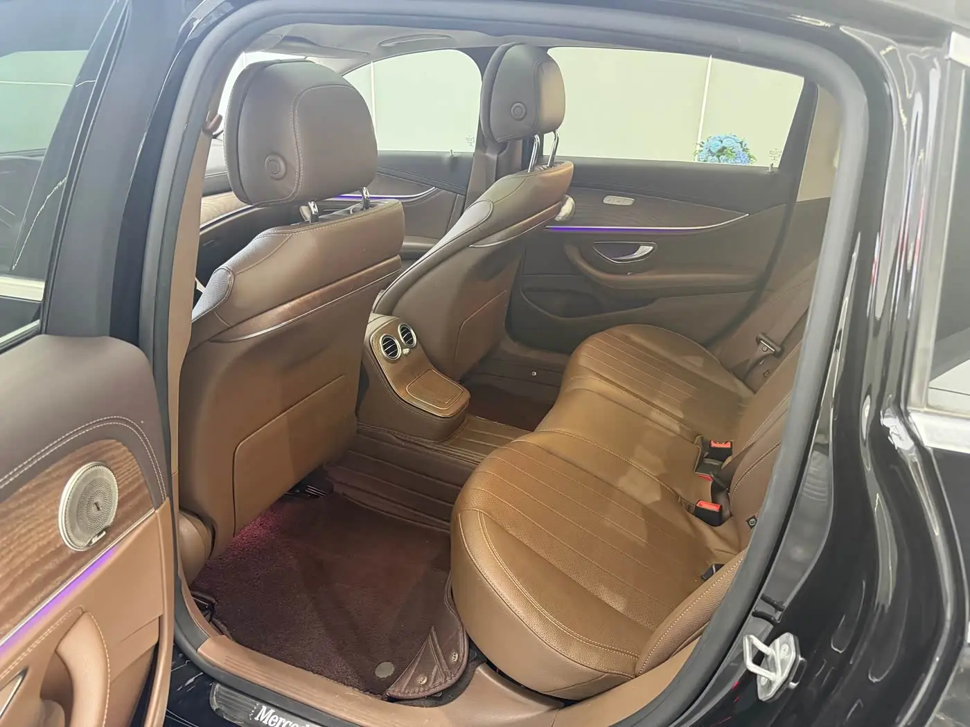 Mercedes-Benz E-Class 2022 — Photo 13/18