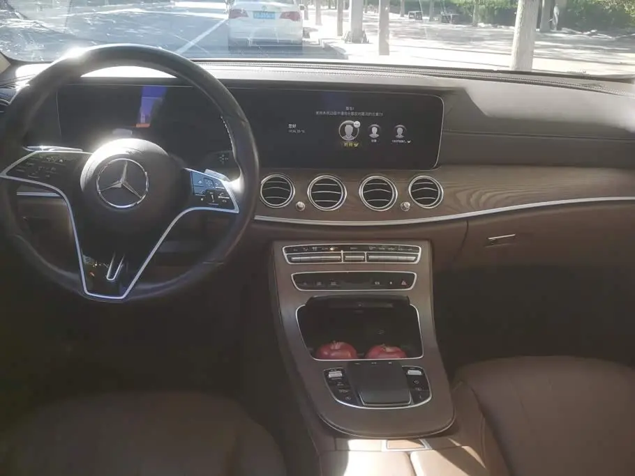 Mercedes-Benz E-Class 2023 — Фото 12/16