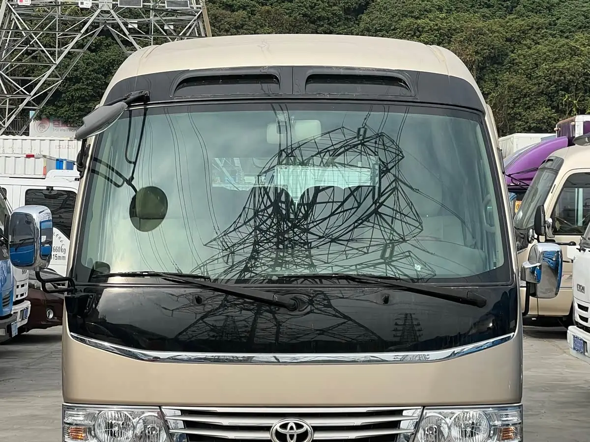 Toyota Coaster 2017 — Photo 2/19