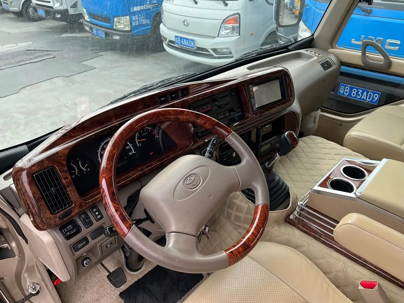 Toyota Coaster 2017 — Photo 8/19