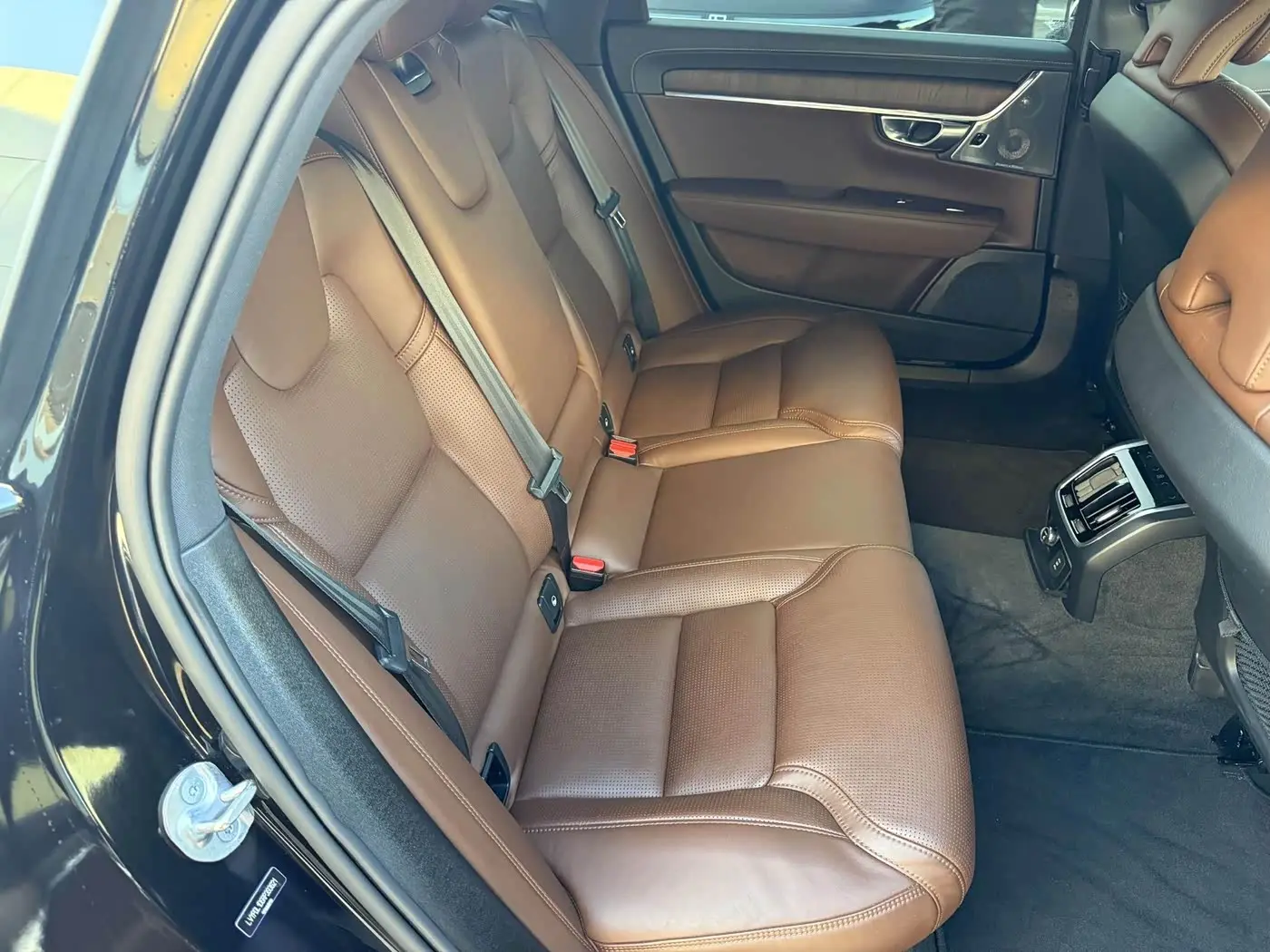 Volvo S90 2023 — ფოტო 8/19