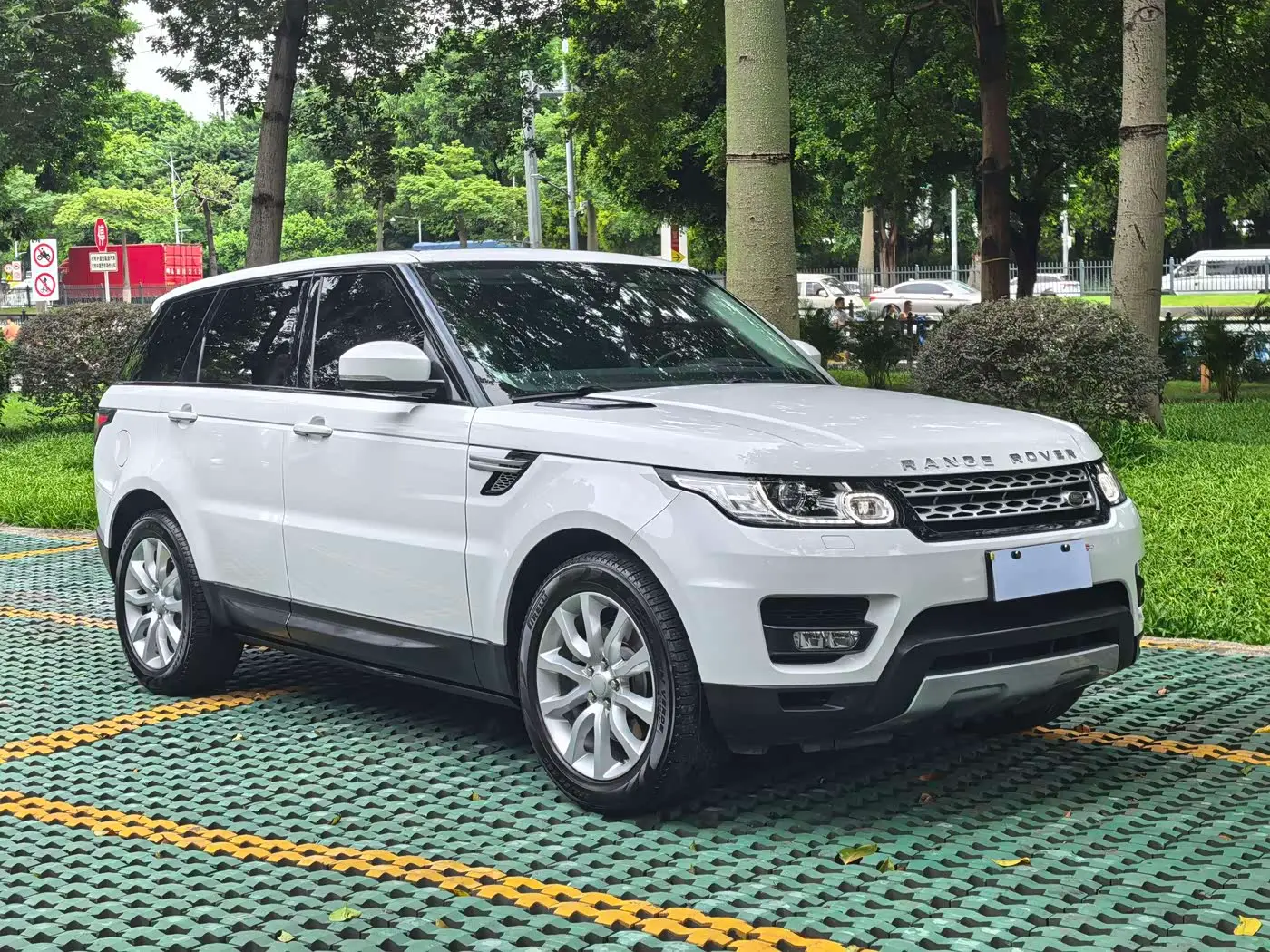 Land Rover Range Rover Sport 2017 — Photo 3/20