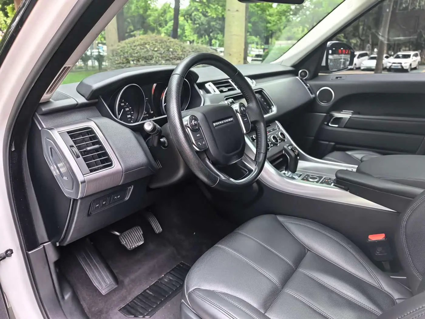 Land Rover Range Rover Sport 2017 — Photo 8/20