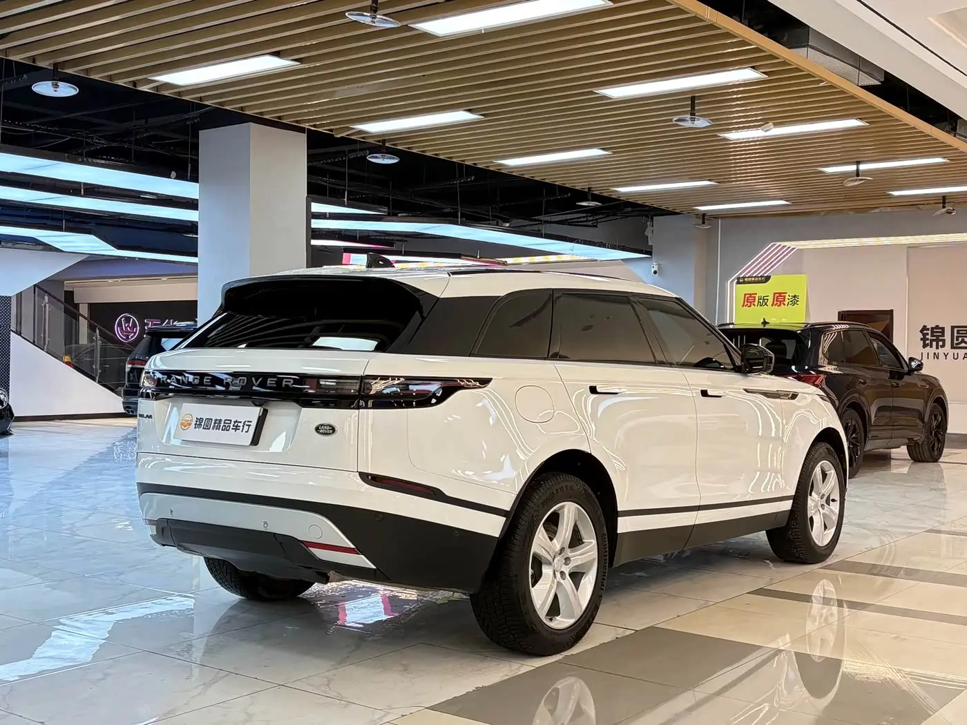 Land Rover Range Rover Velar 2024 — Фото 5/20
