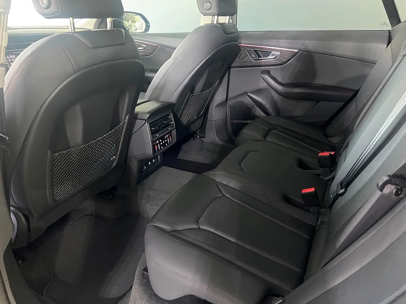 Audi Q8 2023 — Photo 10/20
