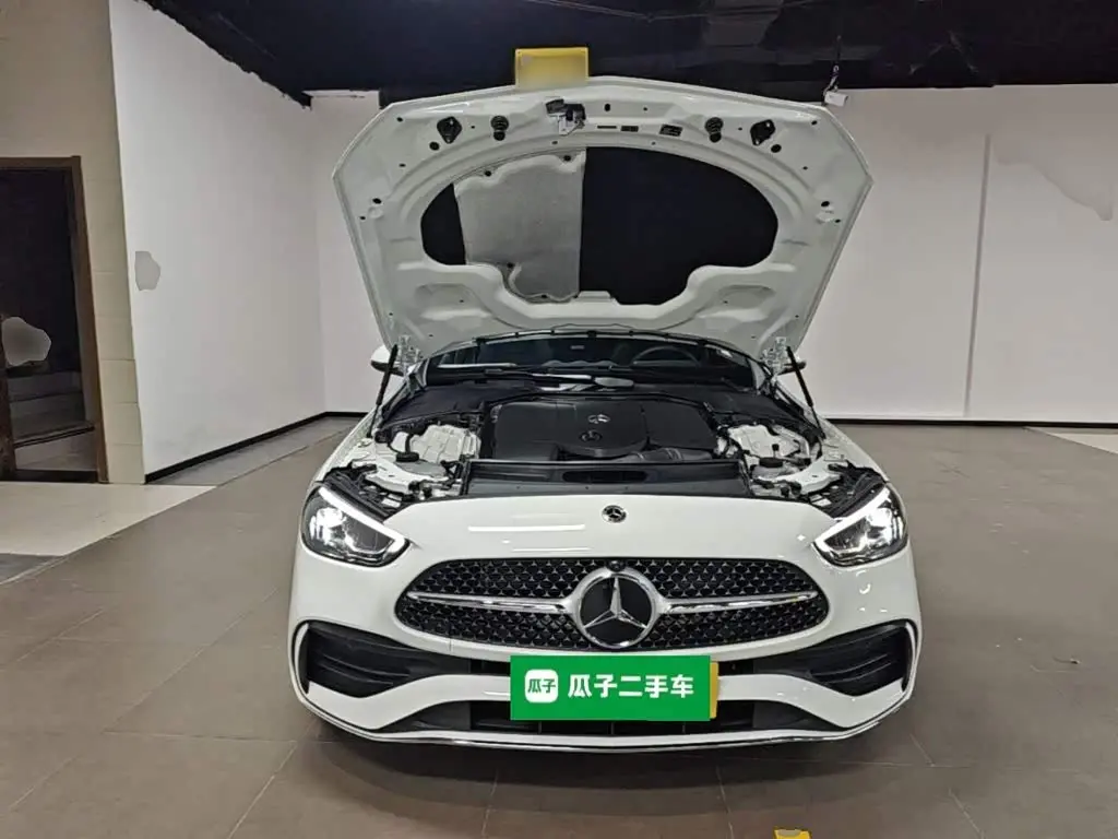 Mercedes-Benz C-Class 2025 — Photo 16/20