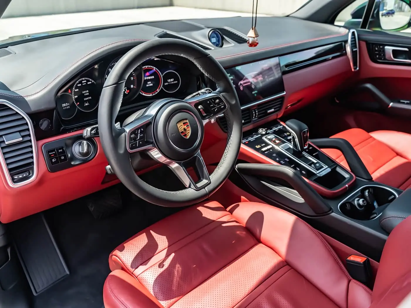 Porsche Cayenne 2018 — Photo 13/20