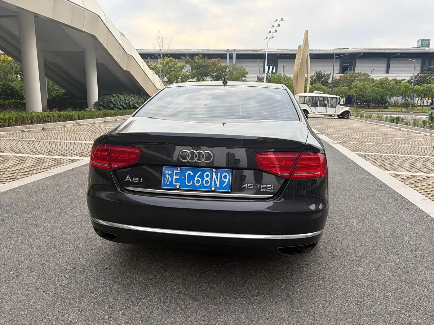 Audi A8 2014 — Photo 6/17