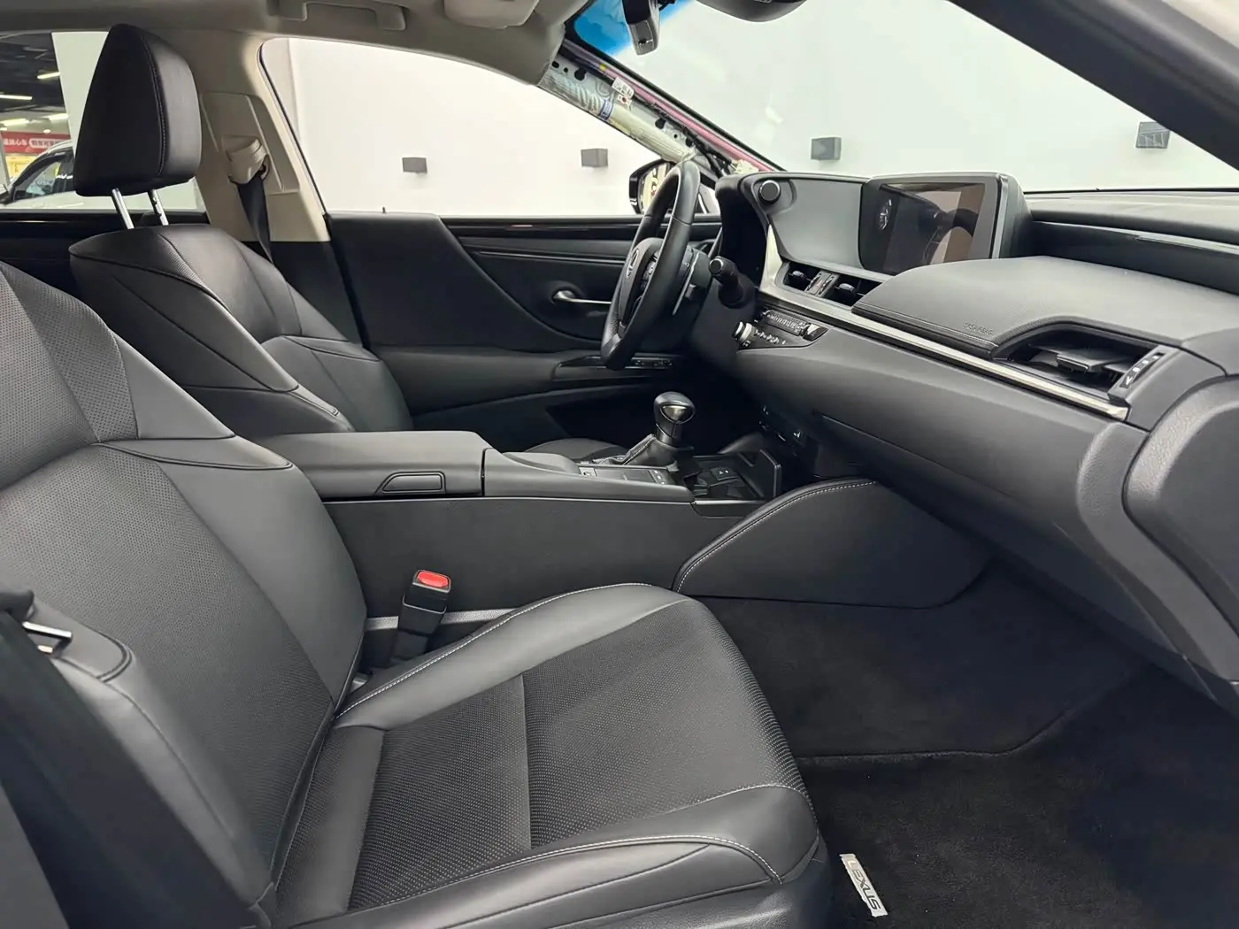 Lexus ES 2020 — Фото 10/15