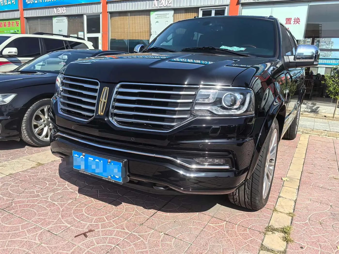 Lincoln Navigator 2017 — Photo 1/20