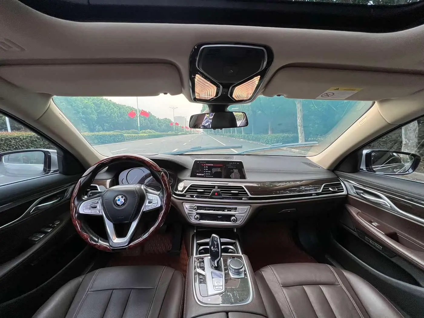 BMW 7 Series 2018 — Photo 9/18
