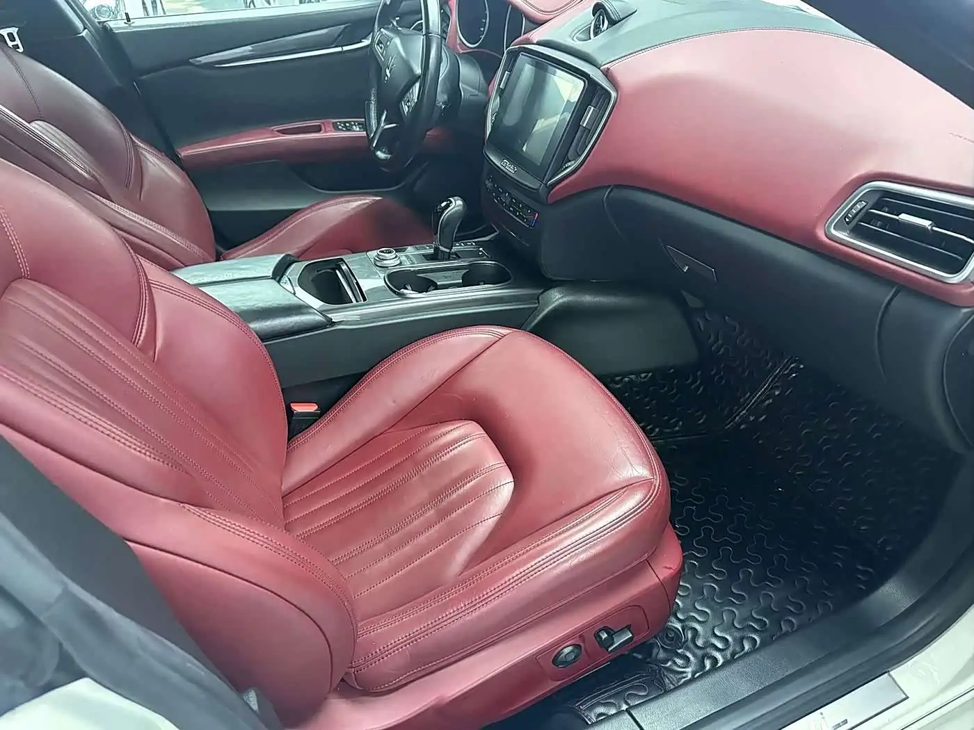Maserati Ghibli 2017 — Şəkil 11/19