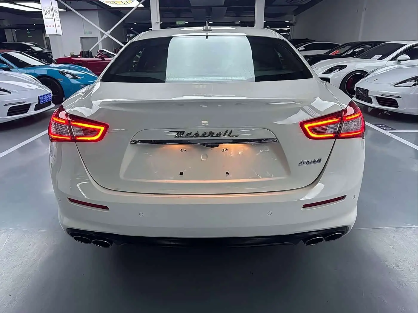 Maserati Ghibli 2017 — Şəkil 18/19