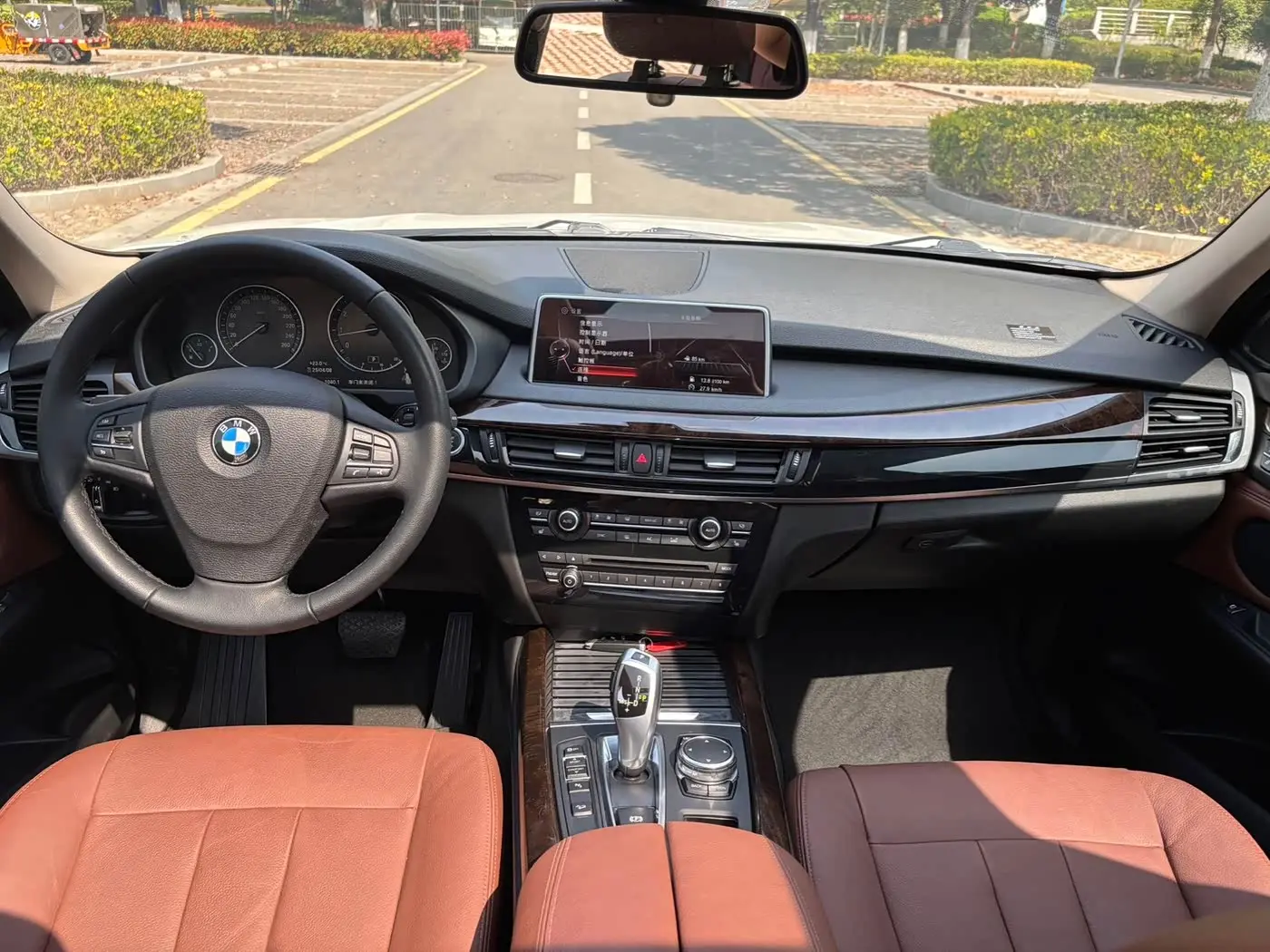 BMW X5 2015 — Photo 8/15