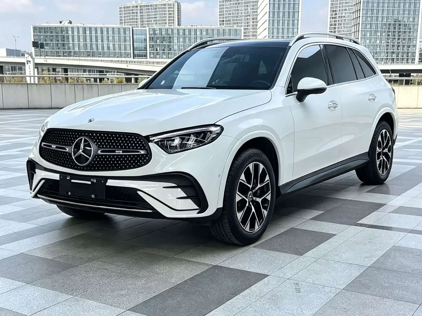 Mercedes-Benz GLC 2023 — Photo 1/10