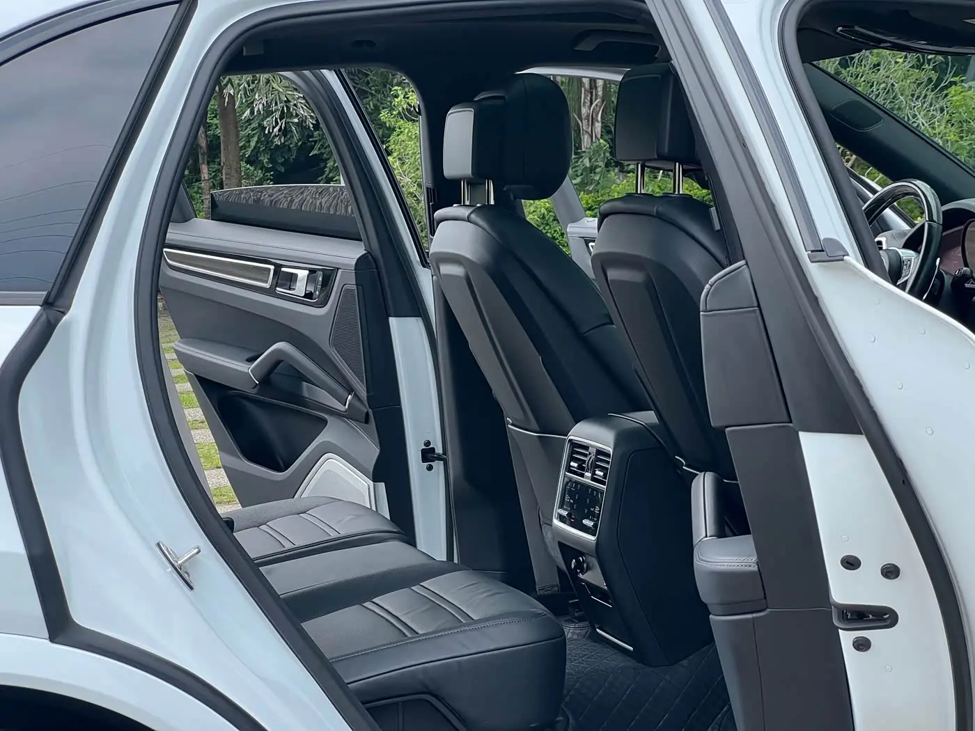 Porsche Cayenne 2023 — Photo 13/20