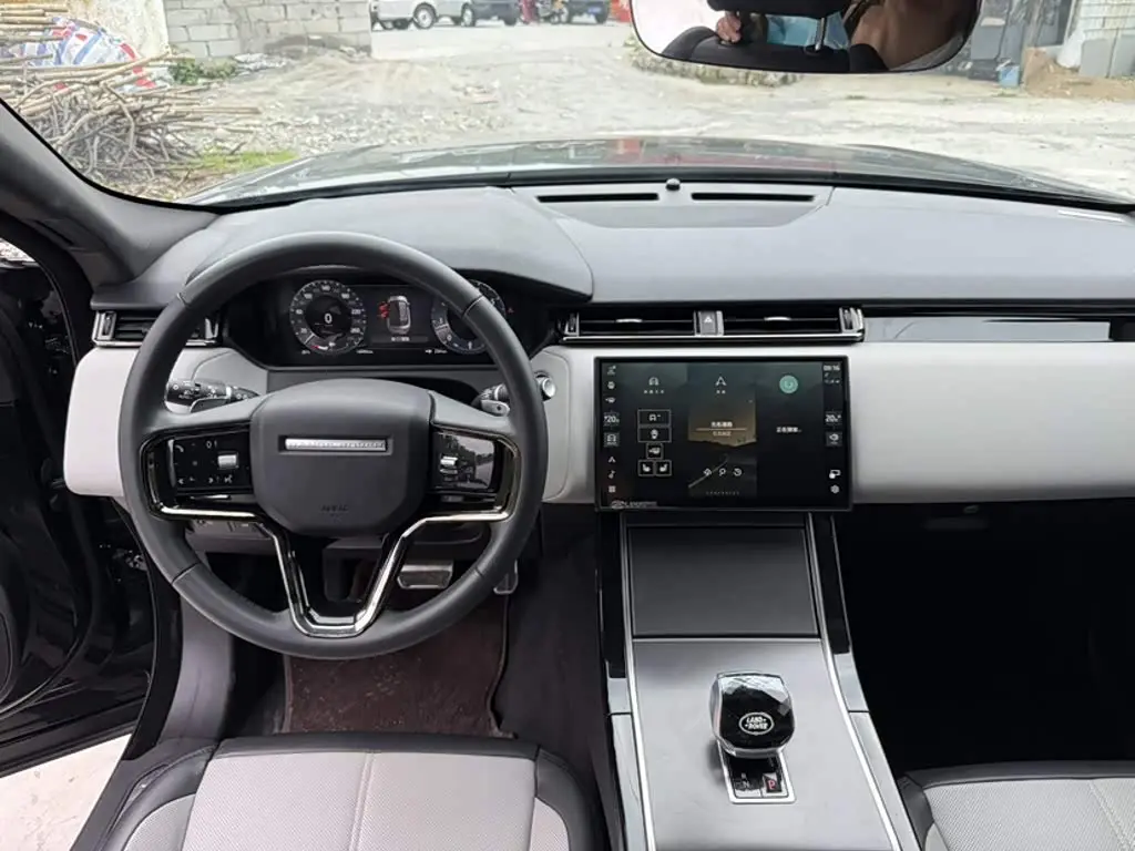 Land Rover Range Rover Velar 2024 — Photo 8/11