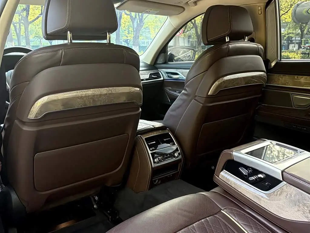 BMW 7 Series 2020 — Photo 19/20