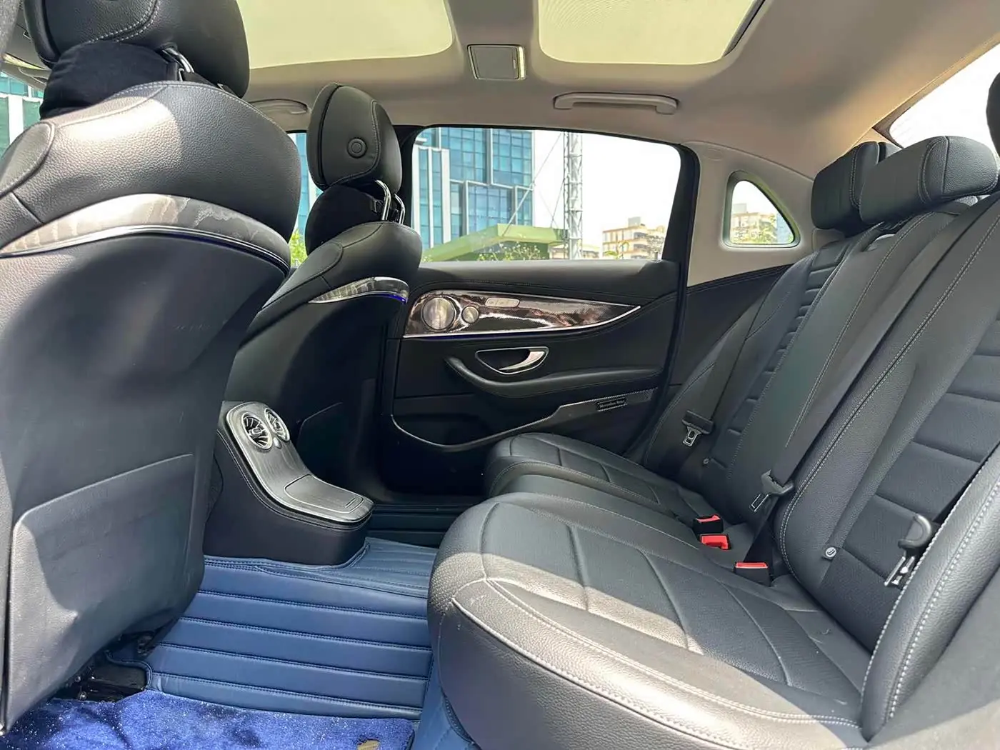 Mercedes-Benz E-Class 2021 — Photo 11/13