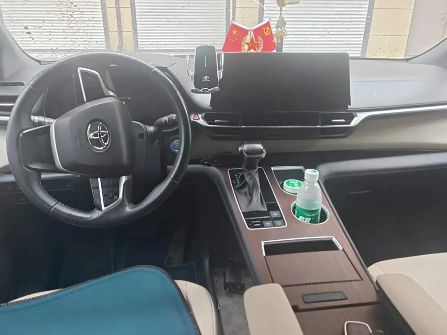 Toyota Granvia 2023 — Photo 12/16