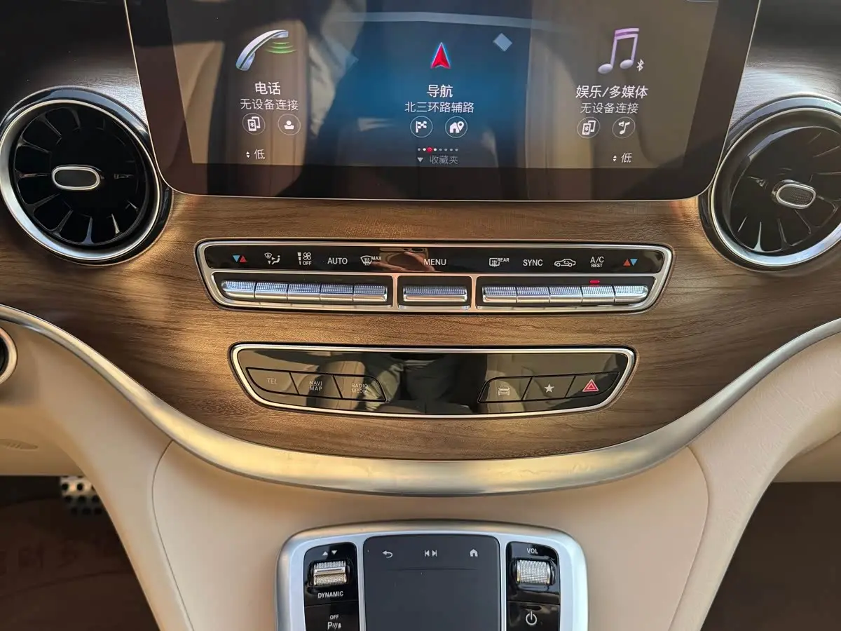 Mercedes-Benz V-Class 2022 — Photo 19/20