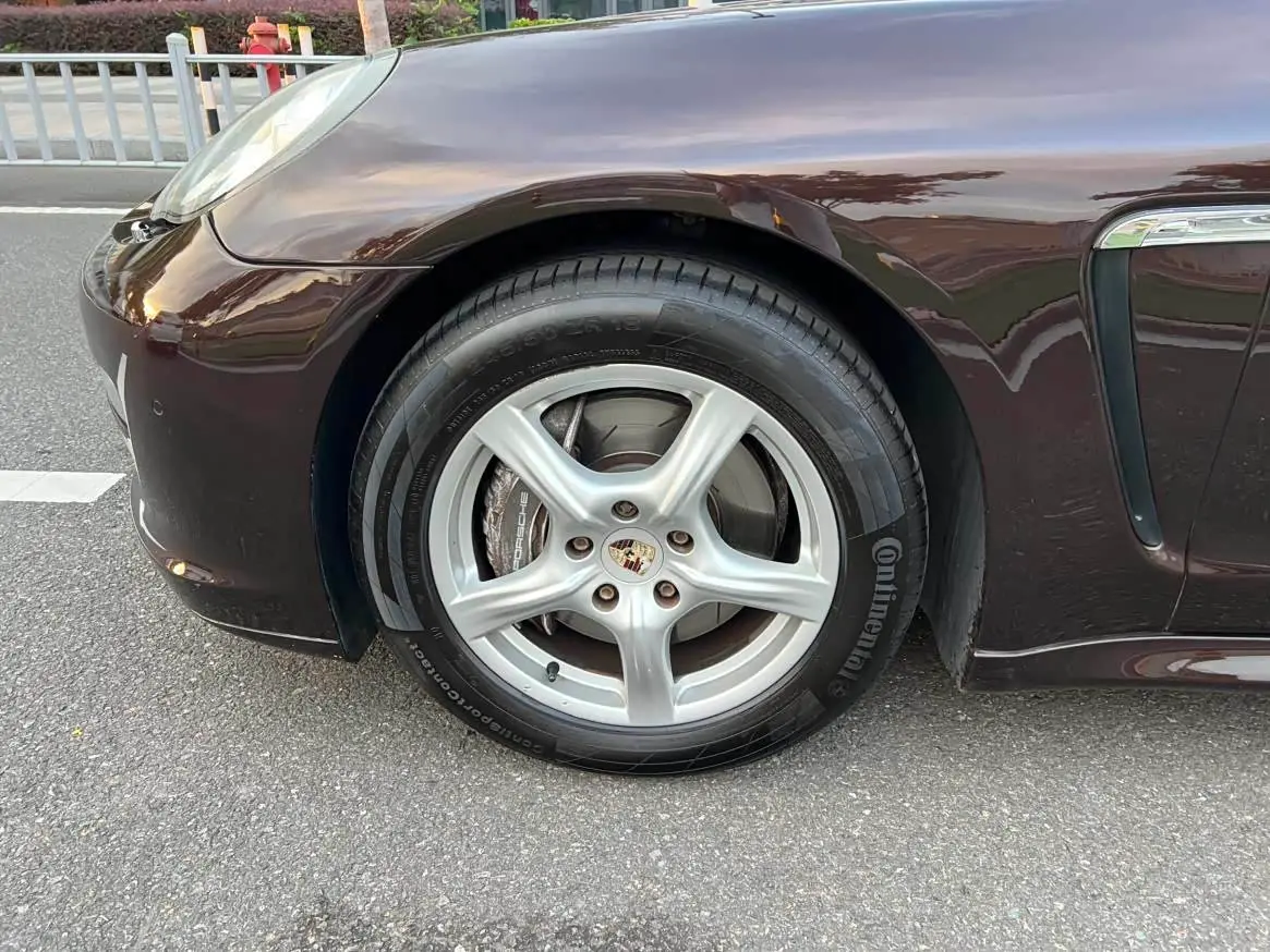 Porsche Panamera 2012 — Photo 17/18