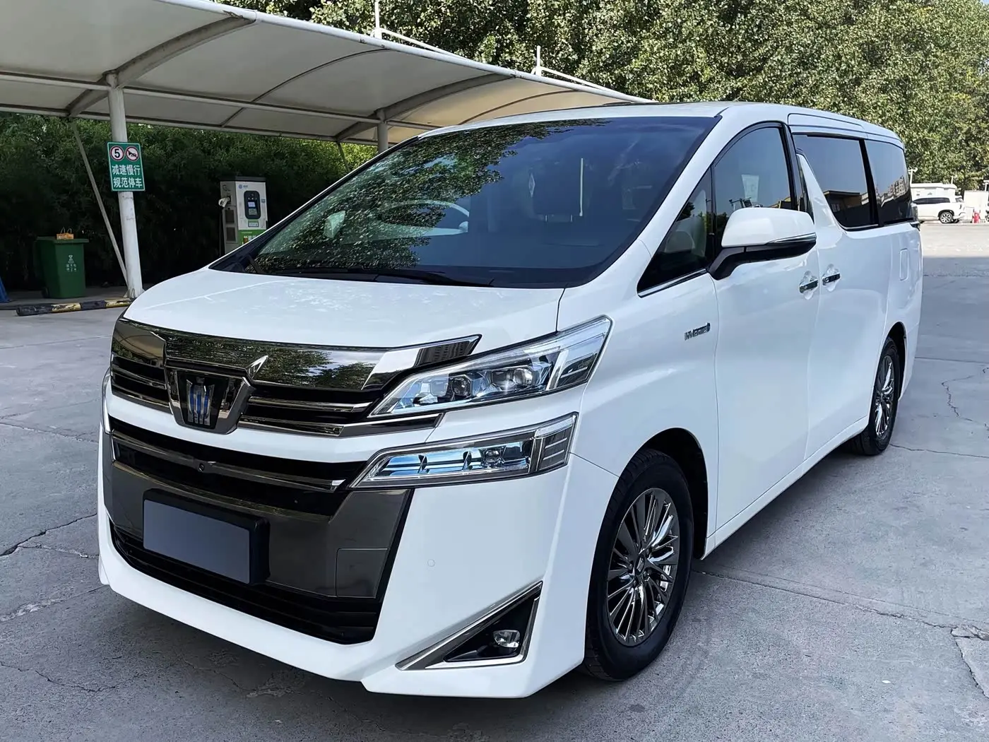 Toyota Vellfire 2022 — Photo 1/20