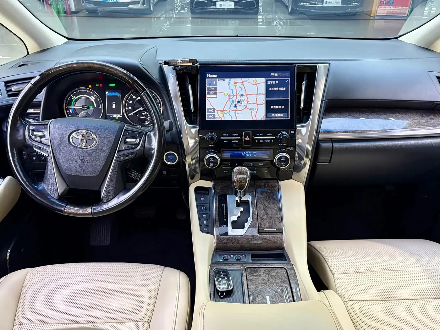 Toyota Vellfire 2022 — Photo 5/20