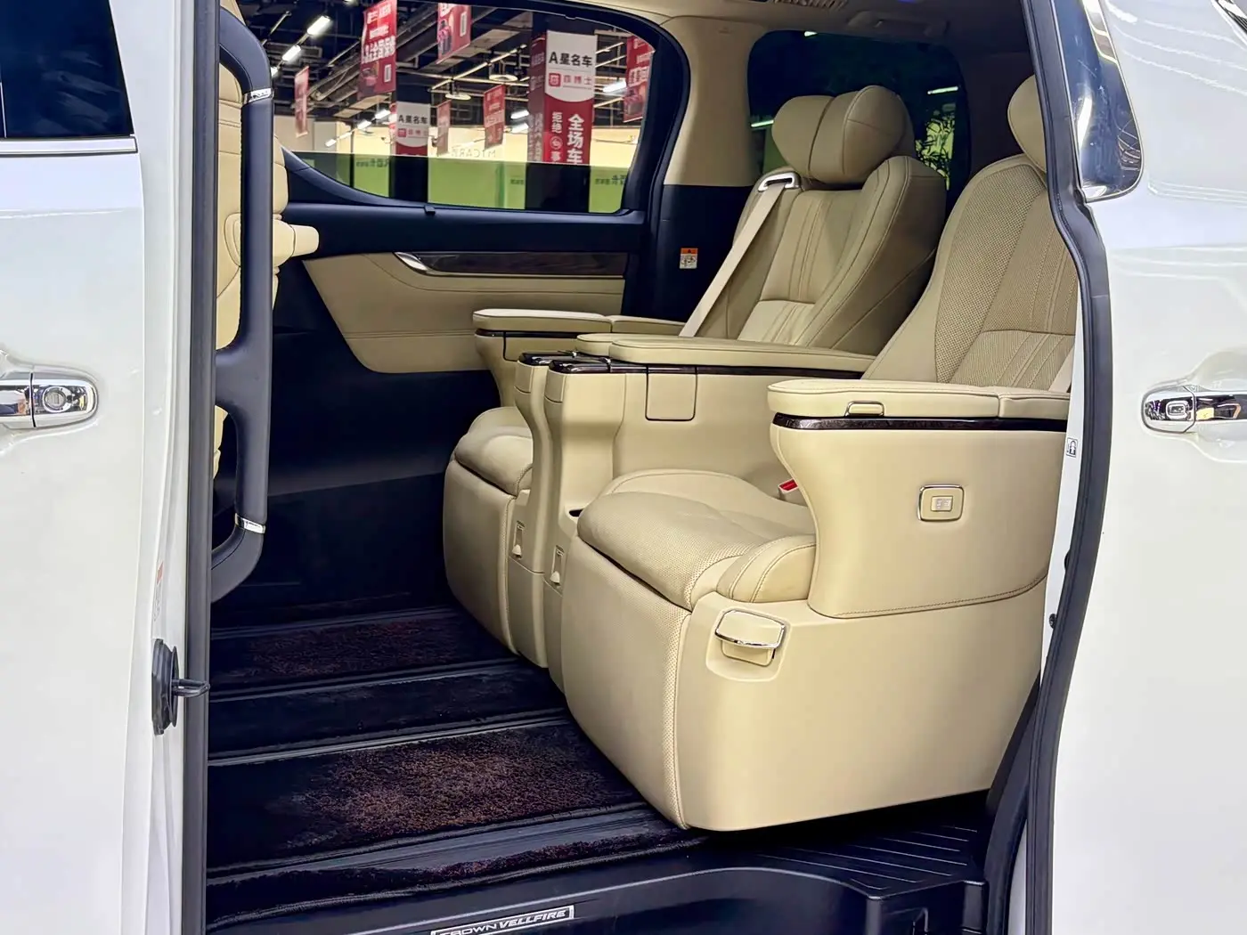 Toyota Vellfire 2022 — Photo 10/20
