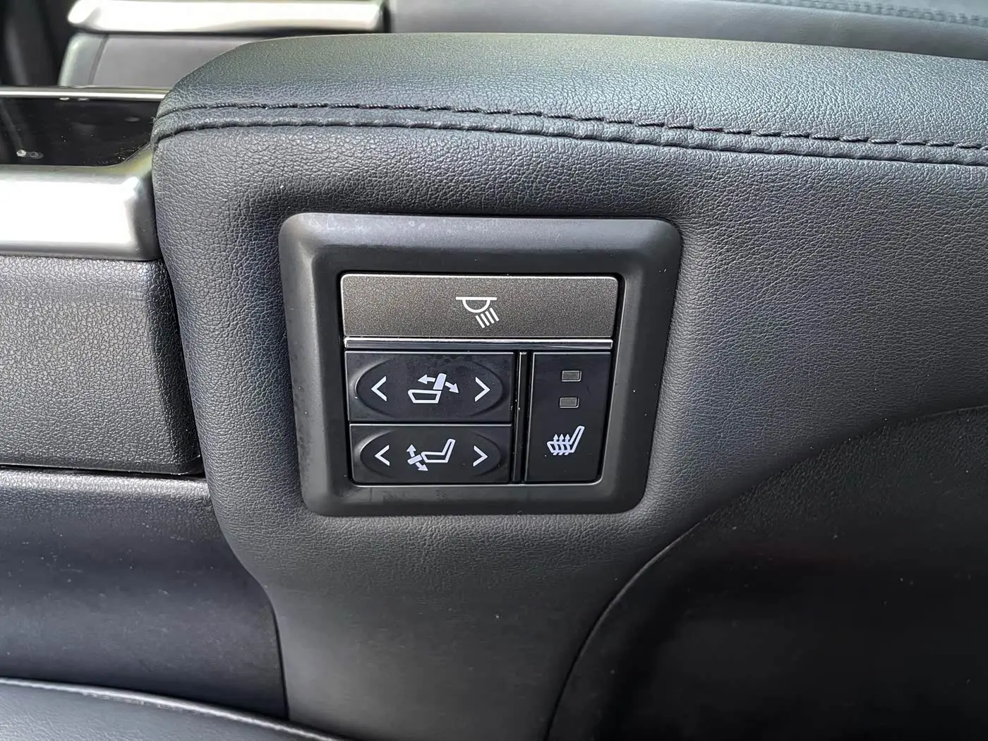 Toyota Vellfire 2022 — Photo 18/20