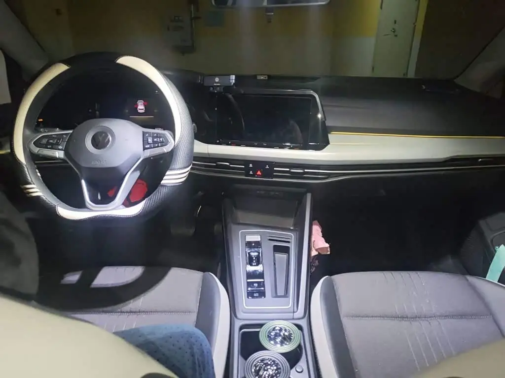 Volkswagen Golf 2022 — Şəkil 10/20