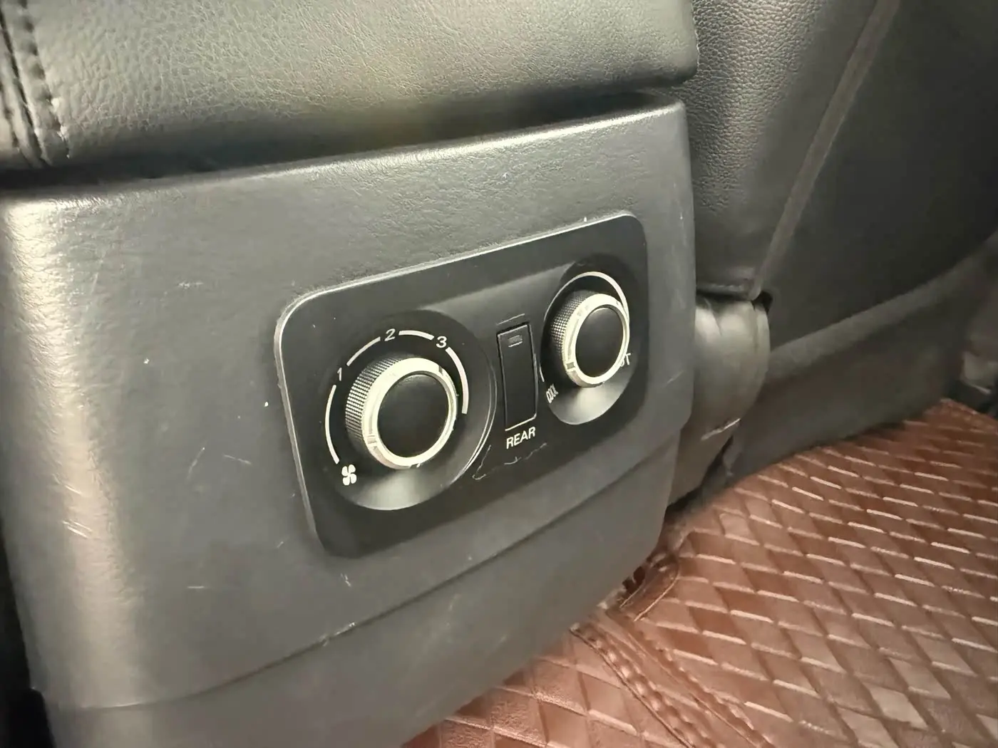 Mitsubishi Pajero 2017 — Şəkil 18/20