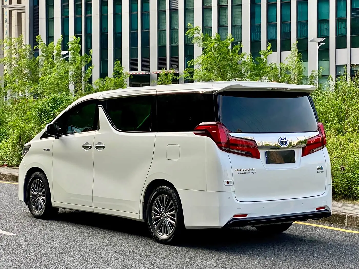 Toyota Alphard 2019 — Photo 7/20