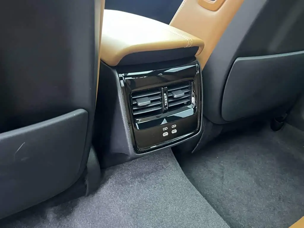 Toyota Avalon 2025 — Фото 18/20