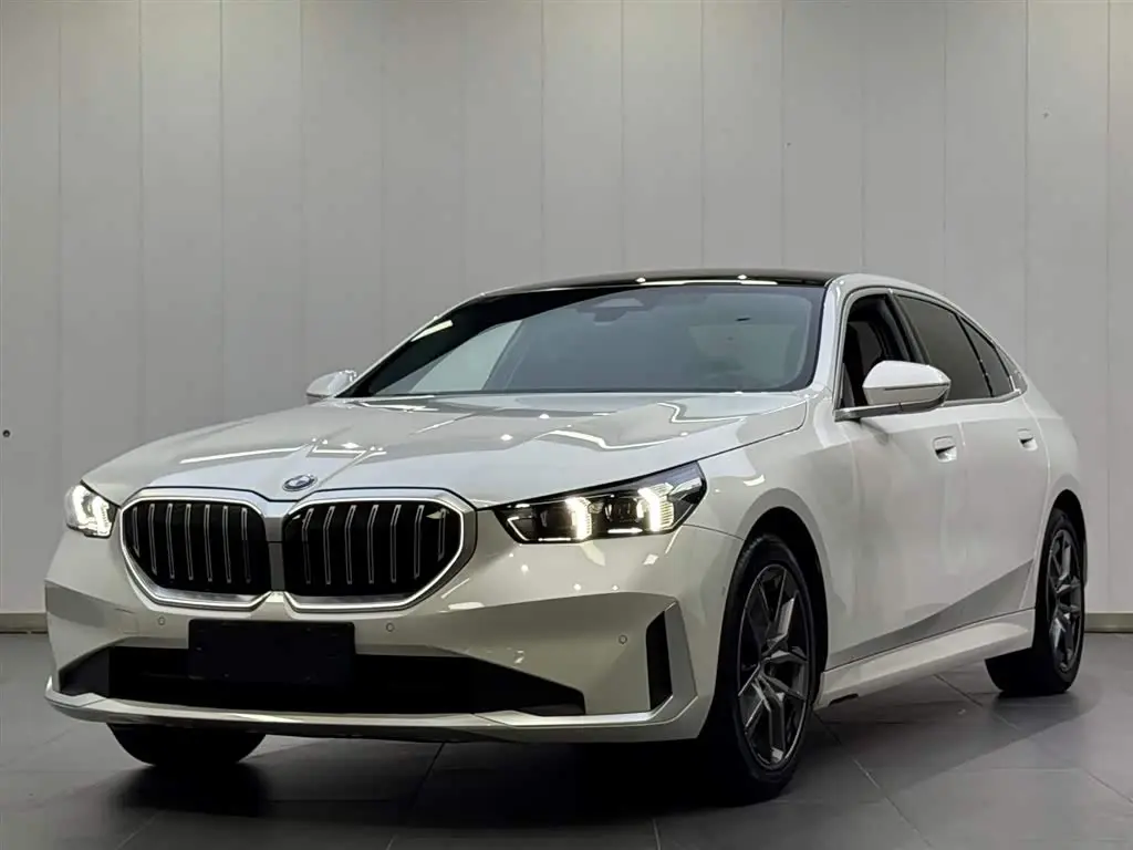 BMW 5 Series 2024 — Şəkil 1/17