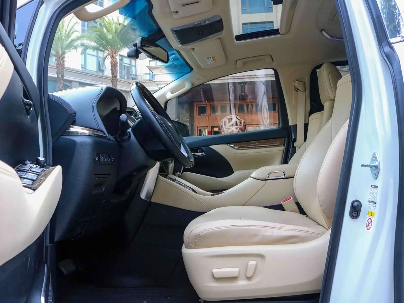 Toyota Alphard 2018 — Фото 11/16