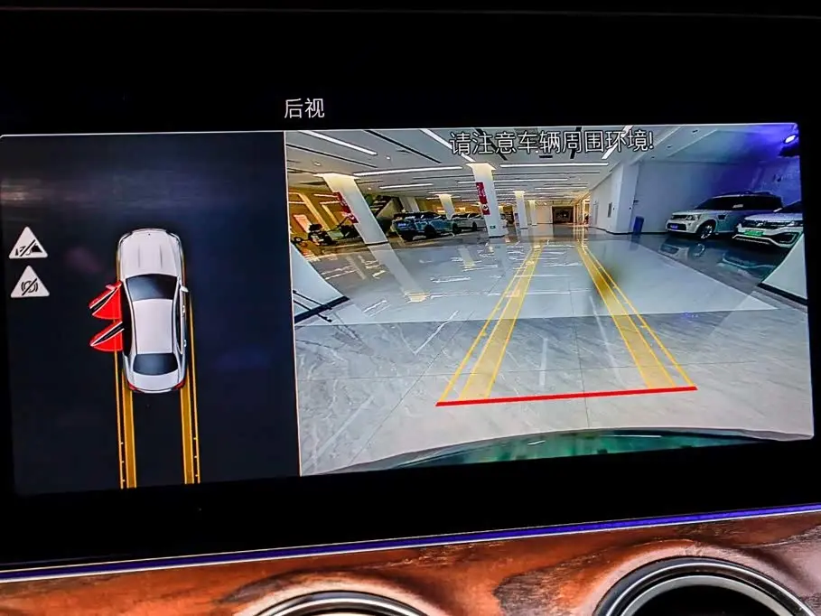 Mercedes-Benz E-Class 2022 — Photo 17/20