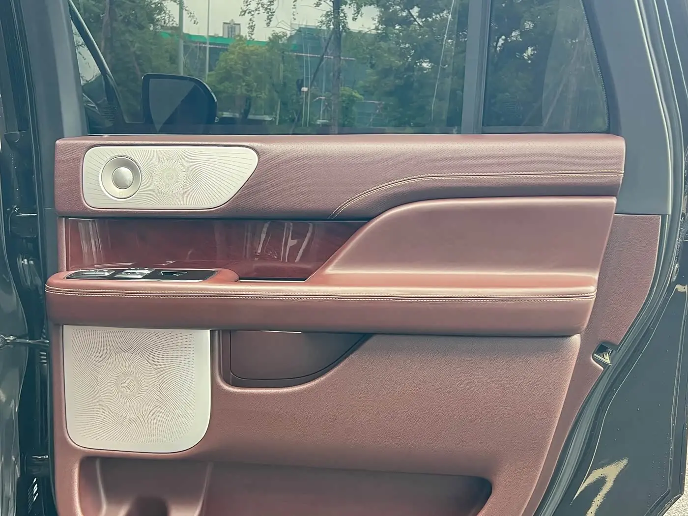 Lincoln Navigator 2020 — Şəkil 9/17