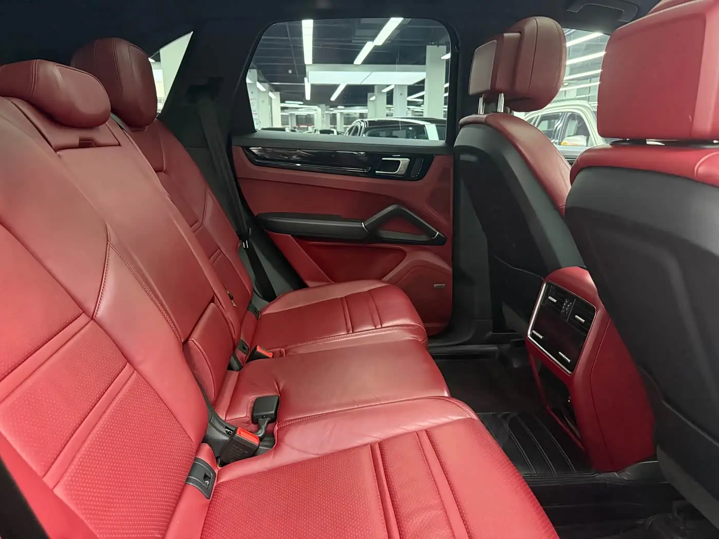 Porsche Cayenne 2022 — Photo 20/20