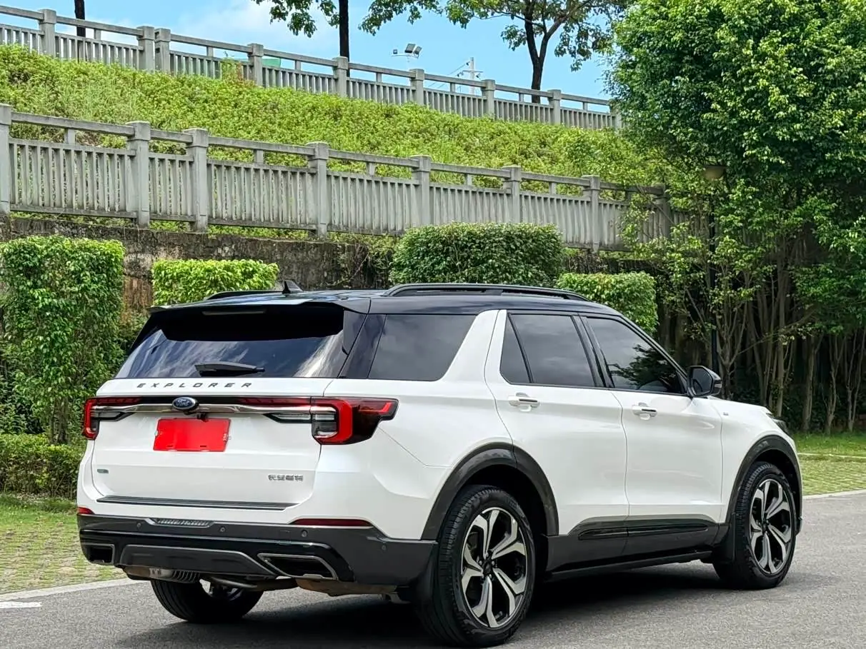 Ford Explorer 2023 — Фото 6/18