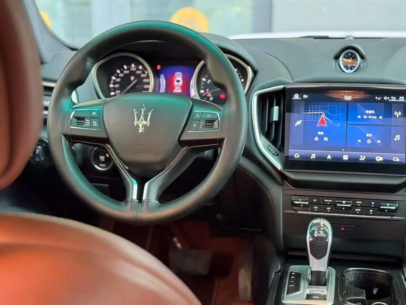 Maserati Ghibli 2016 — ფოტო 11/19