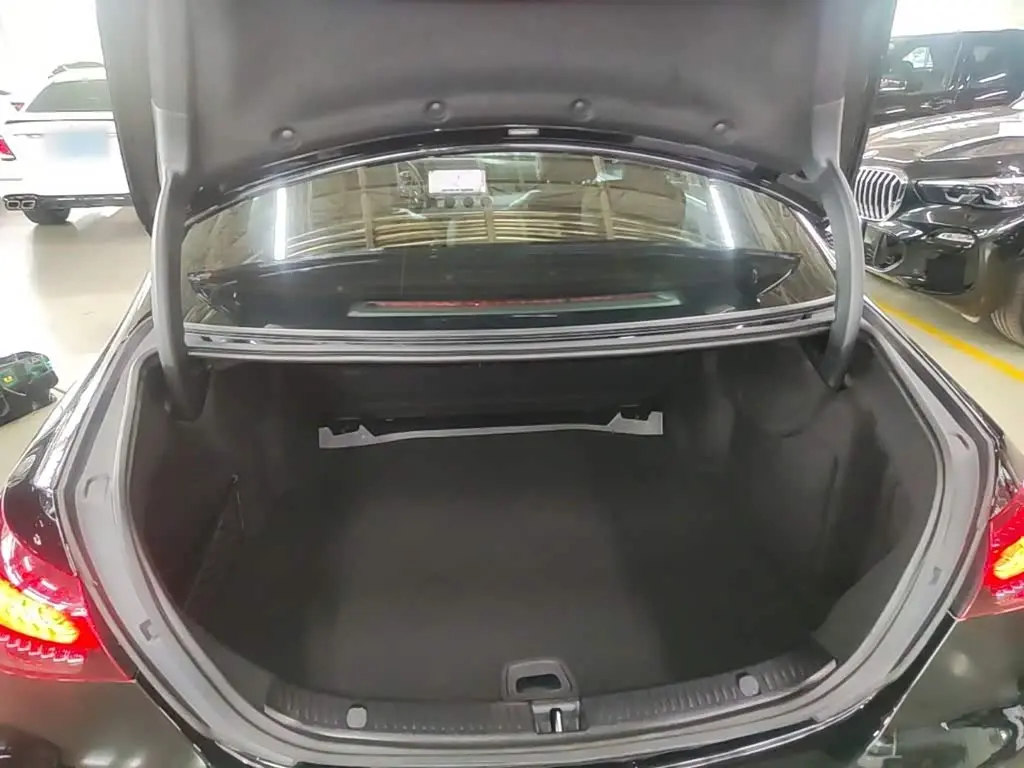 Mercedes-Benz E-Class 2023 — Şəkil 19/20