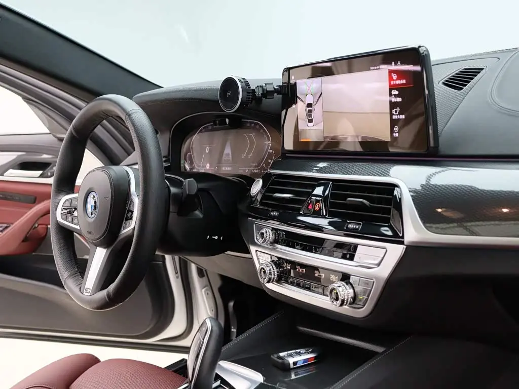 BMW 5 Series New Energy 2023 — Photo 13/20