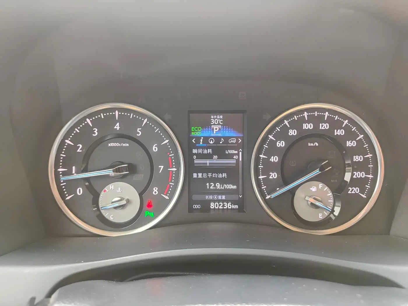 Toyota Alphard 2018 — Photo 14/16